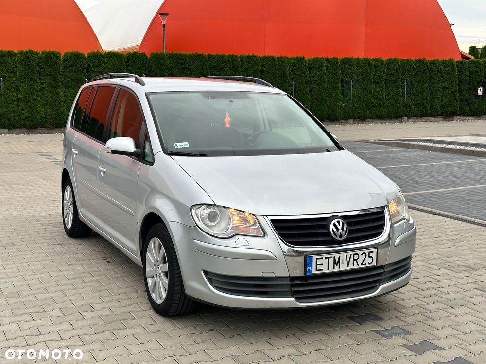 Volkswagen Touran 1.9 TDI Trendline DSG - 4
