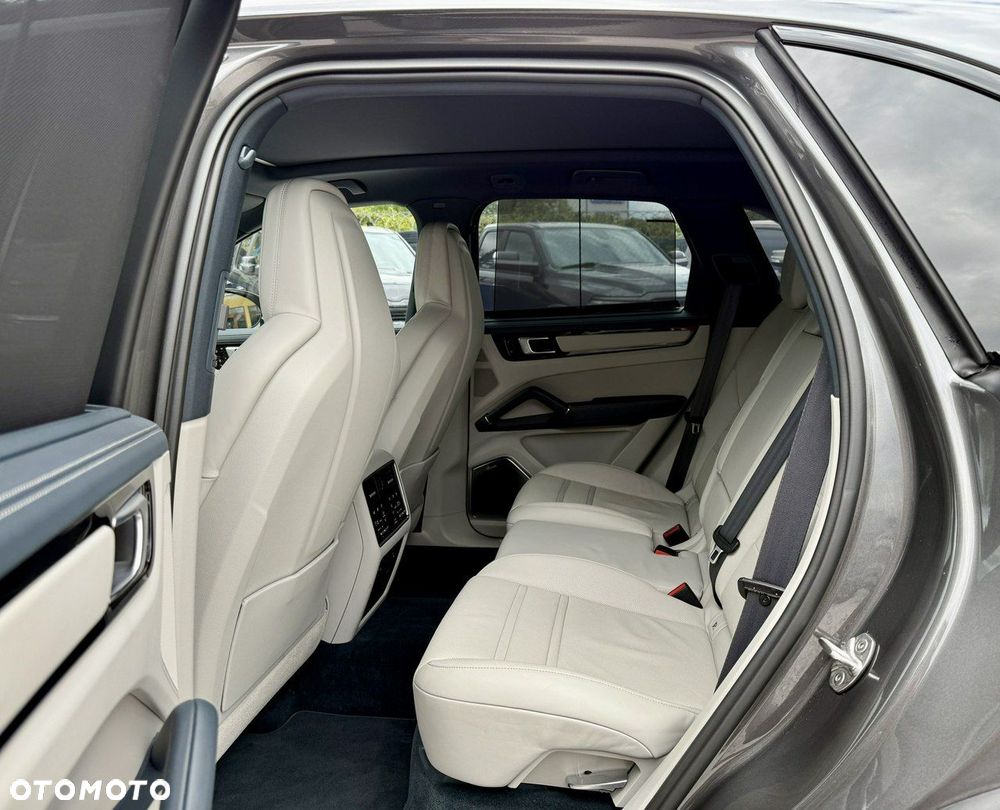 Porsche Cayenne - 10