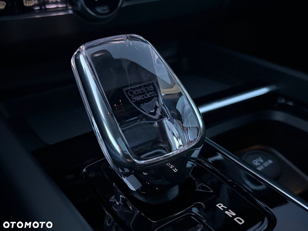 Volvo XC 60 B5 B AWD Plus Black Edition - 11