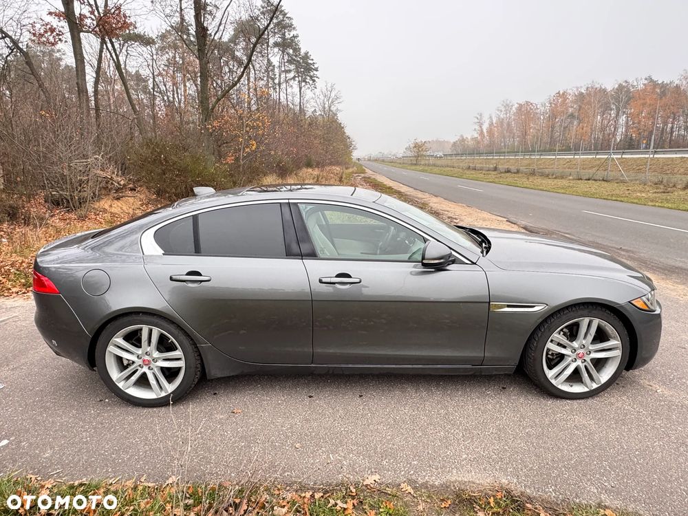 Jaguar XE - 5