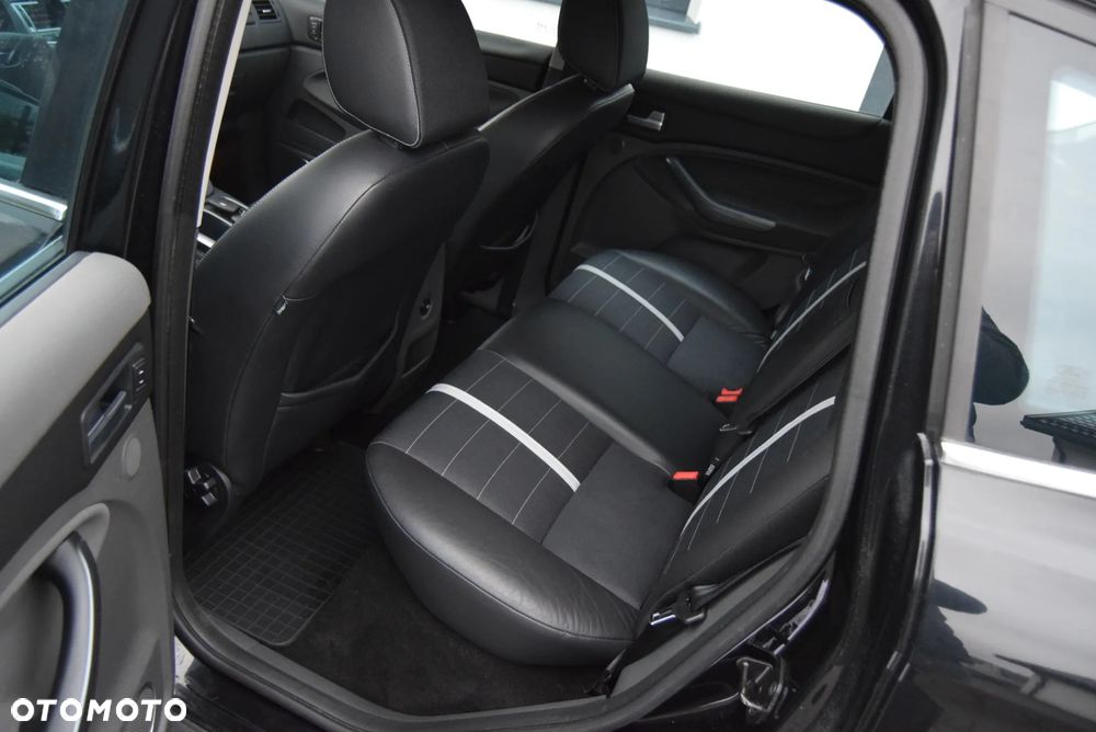 Ford Kuga 2.0 TDCi 2x4 Titanium - 15