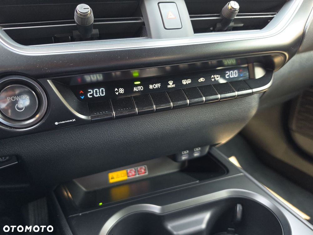 Lexus UX 300h Business - 17