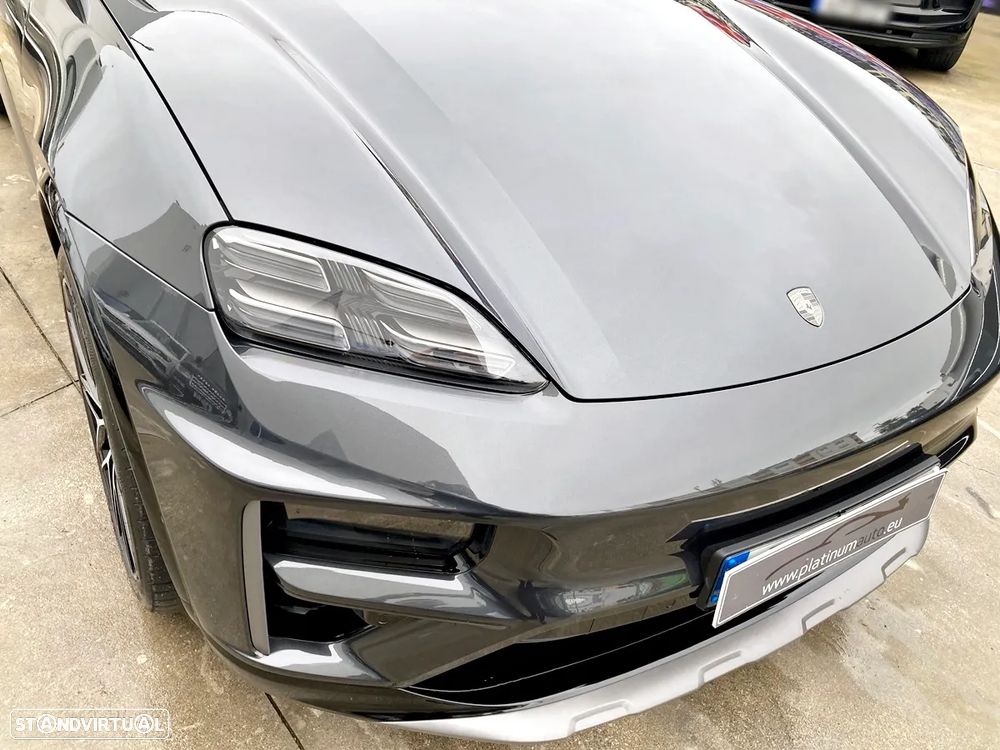 Porsche Macan Electric Turbo - 43