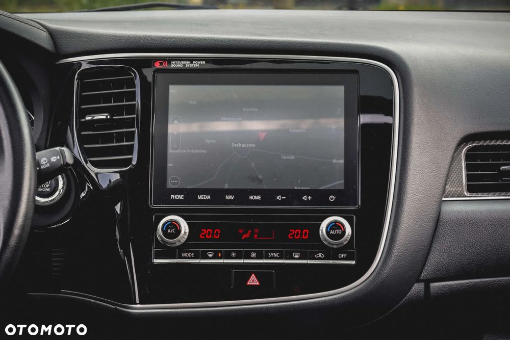 Mitsubishi Outlander 2.0 Intense + Navi 4WD CVT - 28