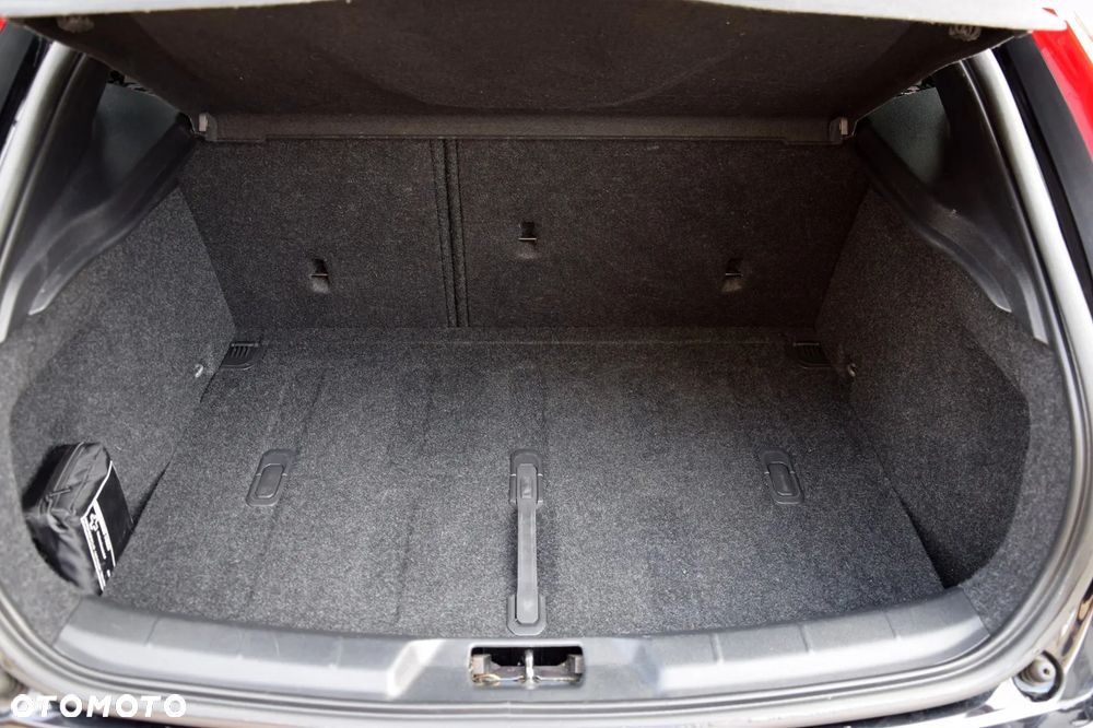 Volvo V40 D4 R Design - 26