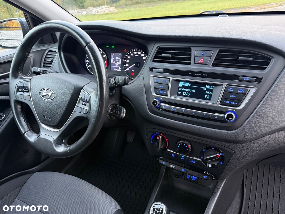 Hyundai i20 blue 1.2 Trend - 24