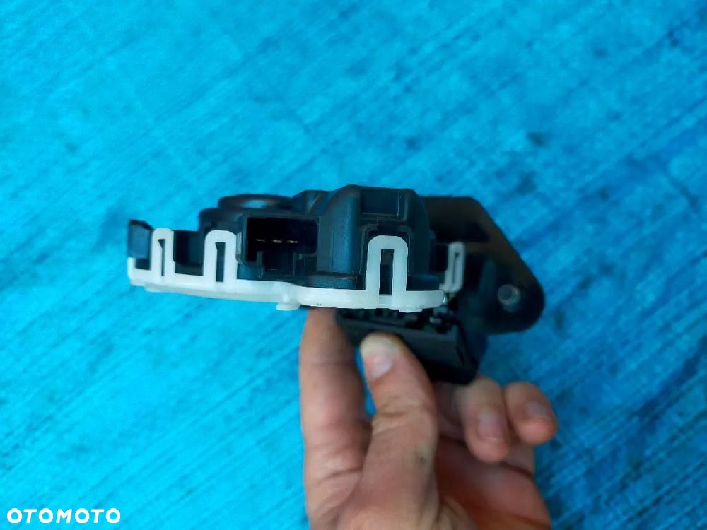 Mazda 2 DJ Zamek Klapy Bagażnika Tył 2017 - 2