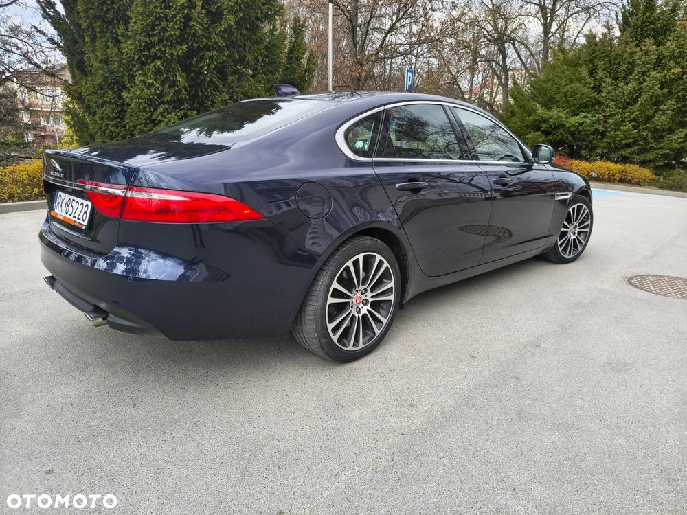 Jaguar XF 25d AWD Portfolio - 8