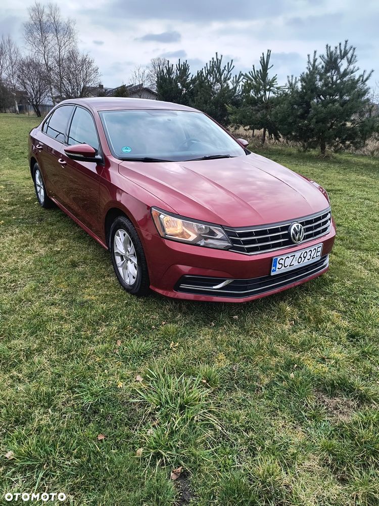 Volkswagen Passat - 1