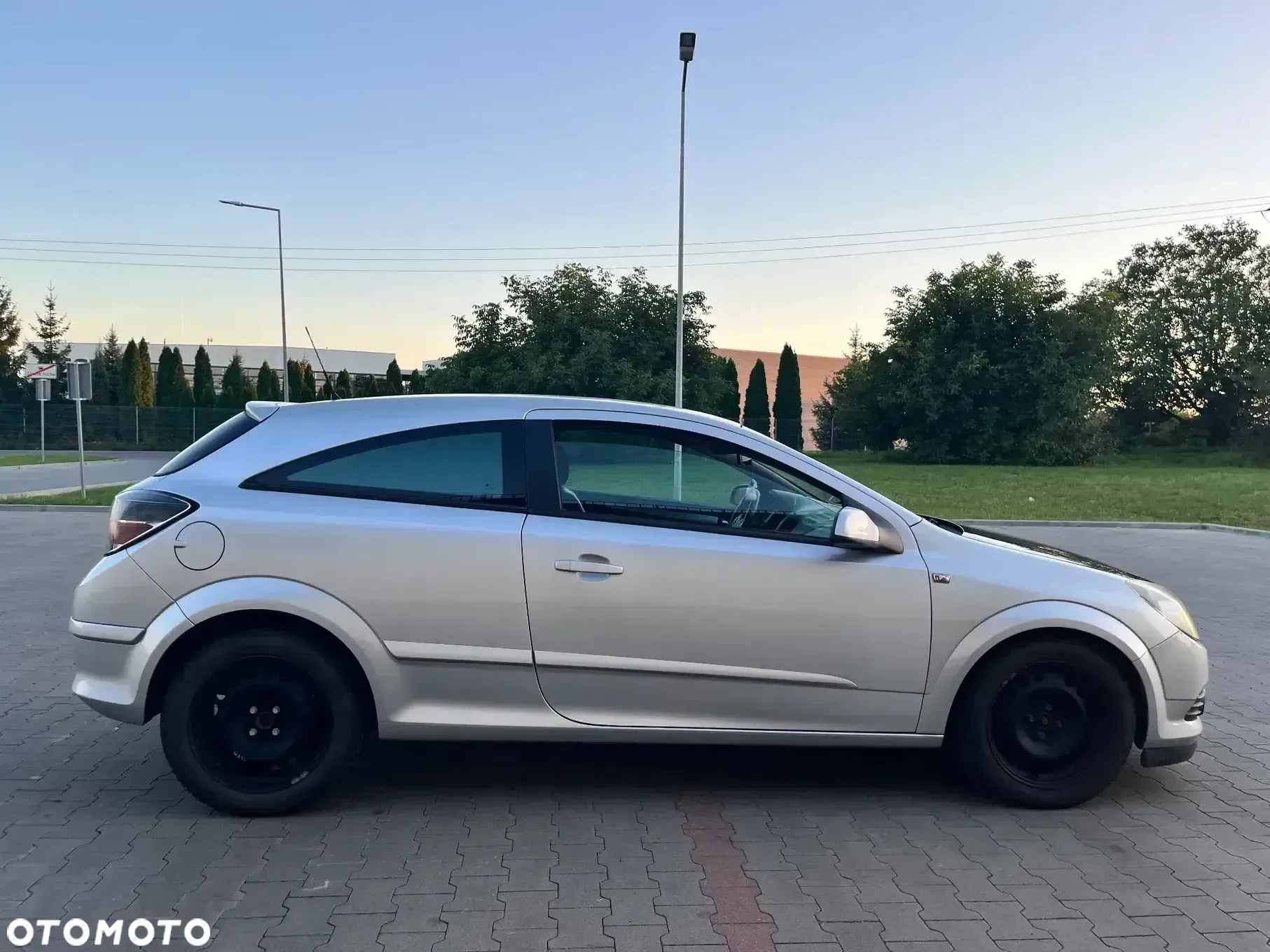 Opel Astra III GTC 1.6 Cosmo - 8