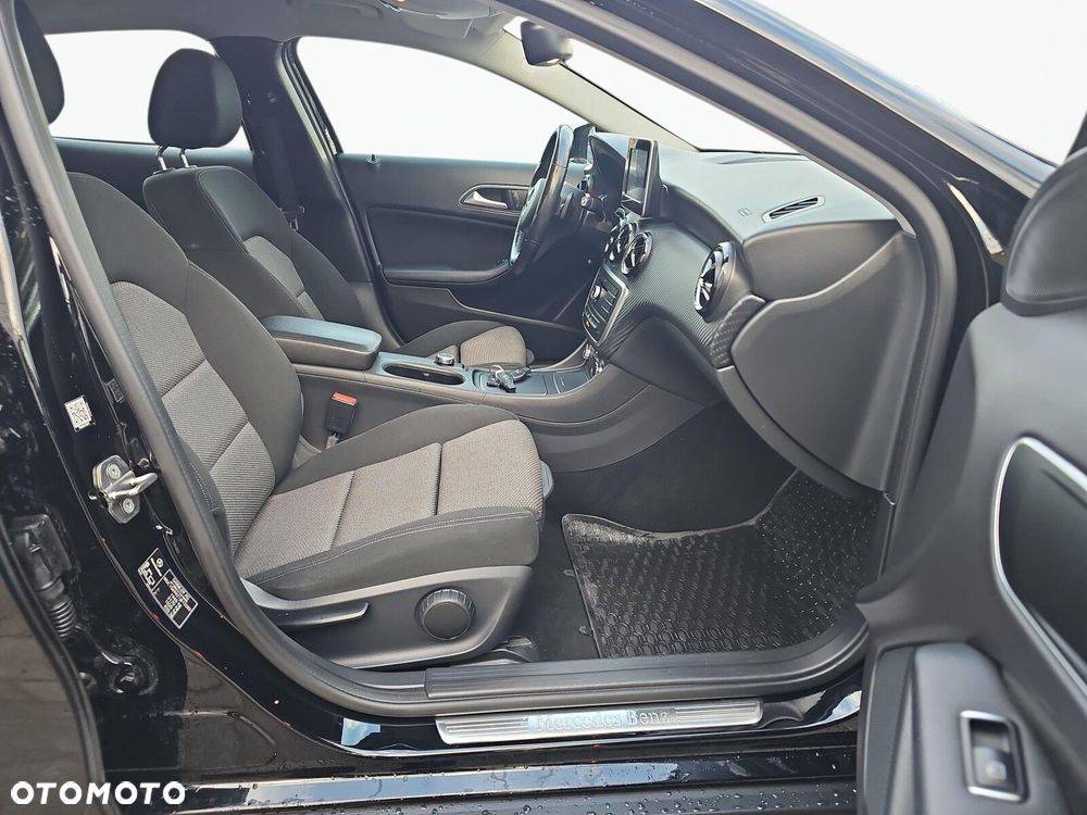Mercedes-Benz GLA - 15