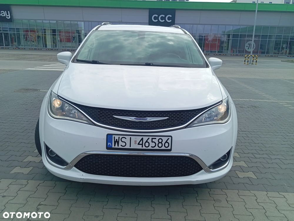 Chrysler Pacifica - 16