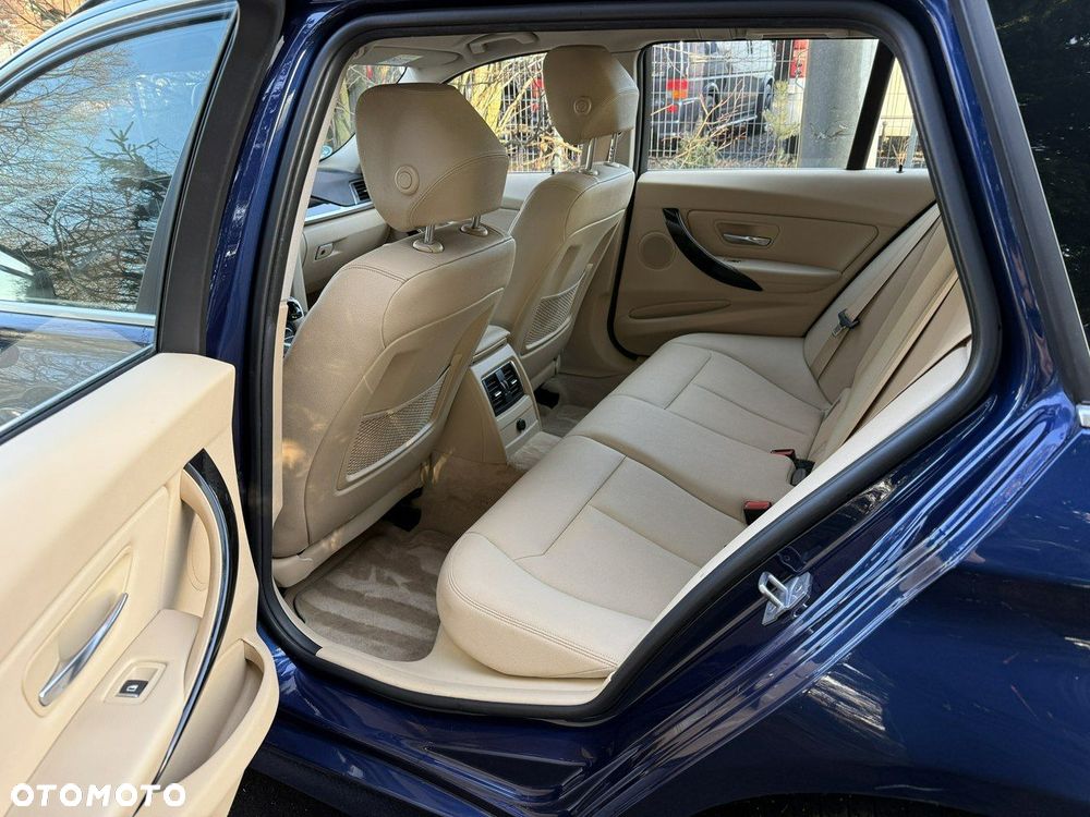 BMW Seria 3 320i Luxury Line - 35