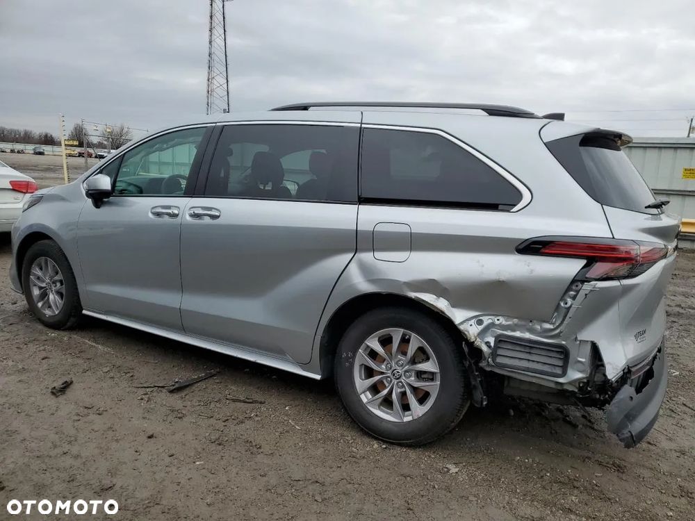 Toyota Sienna - 32