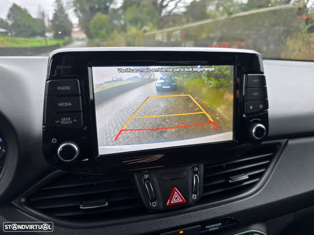 Hyundai i30 1.6 CRDI Comfort+Navi - 24