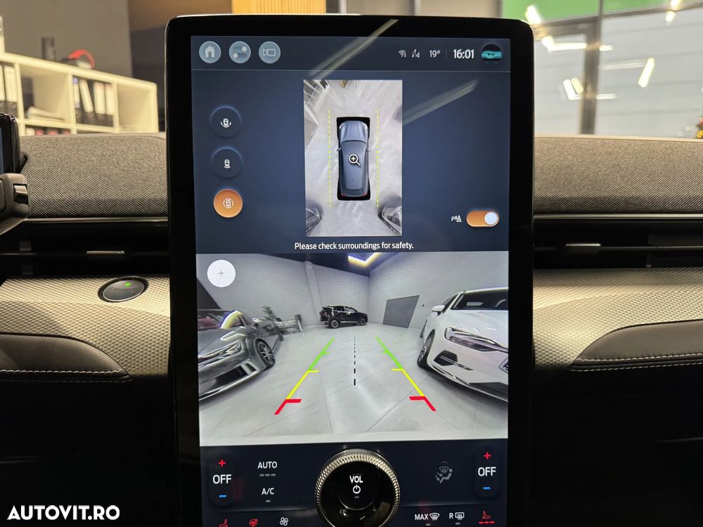 Ford Mustang Mach-E - 13