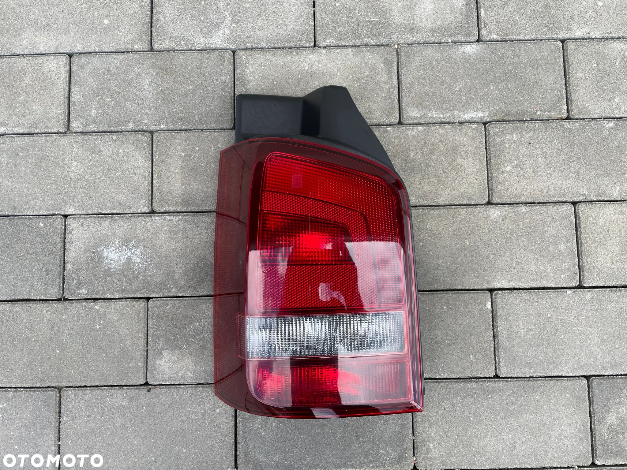 LAMPA TYLNA LEWA VW T5 LIFT  2009-2015 - NOWA KLAPA - 1
