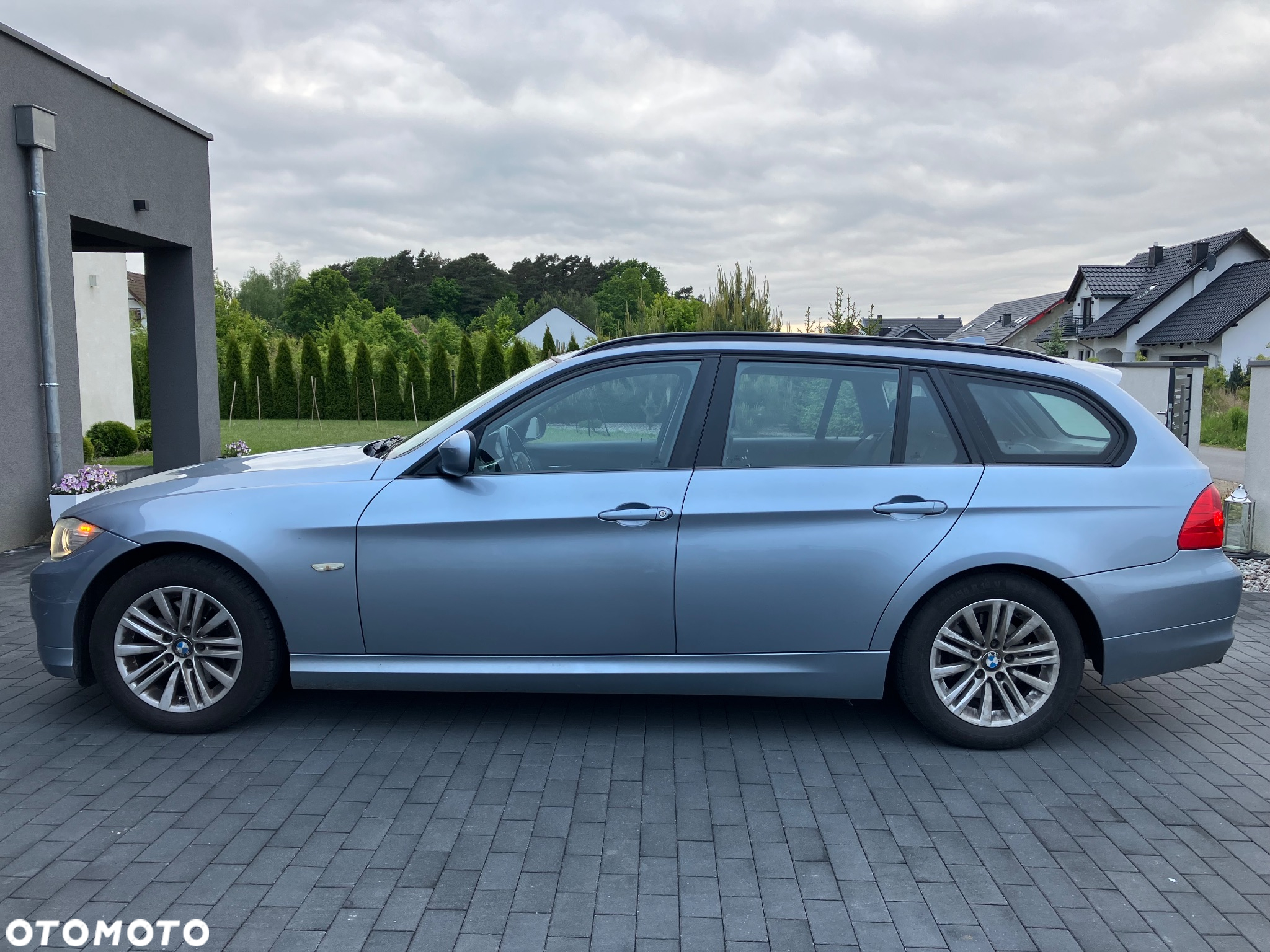 BMW Seria 3 320d DPF Touring - 6