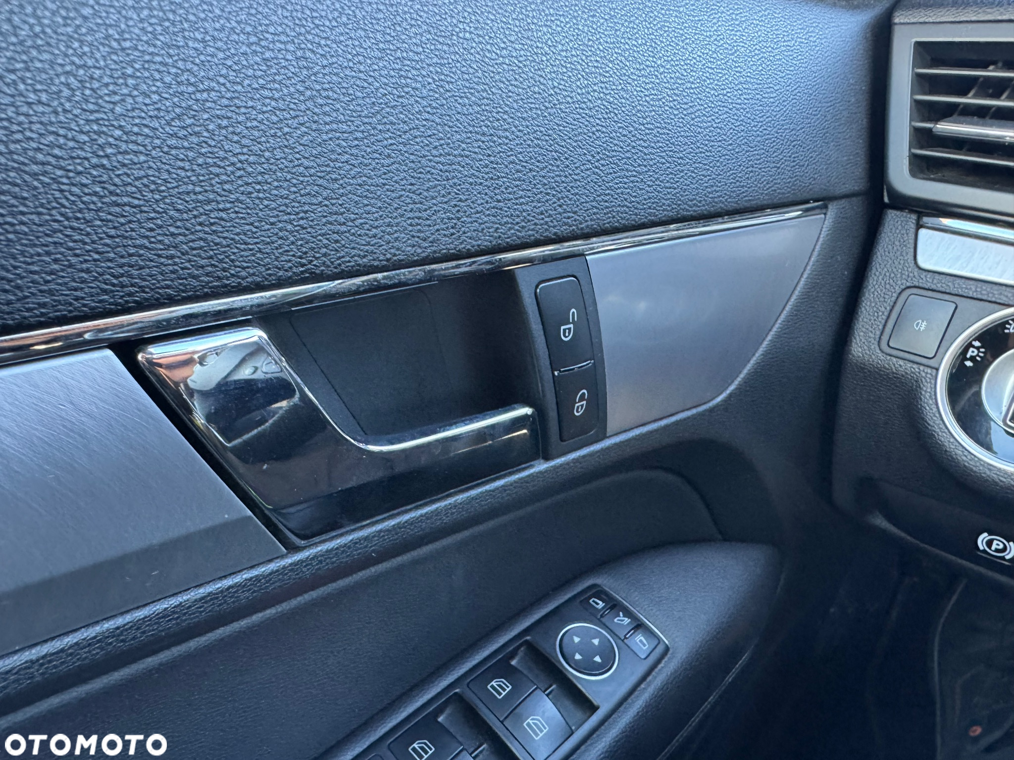 Mercedes-Benz Klasa E 200 CGI BlueEffICIENCY - 31