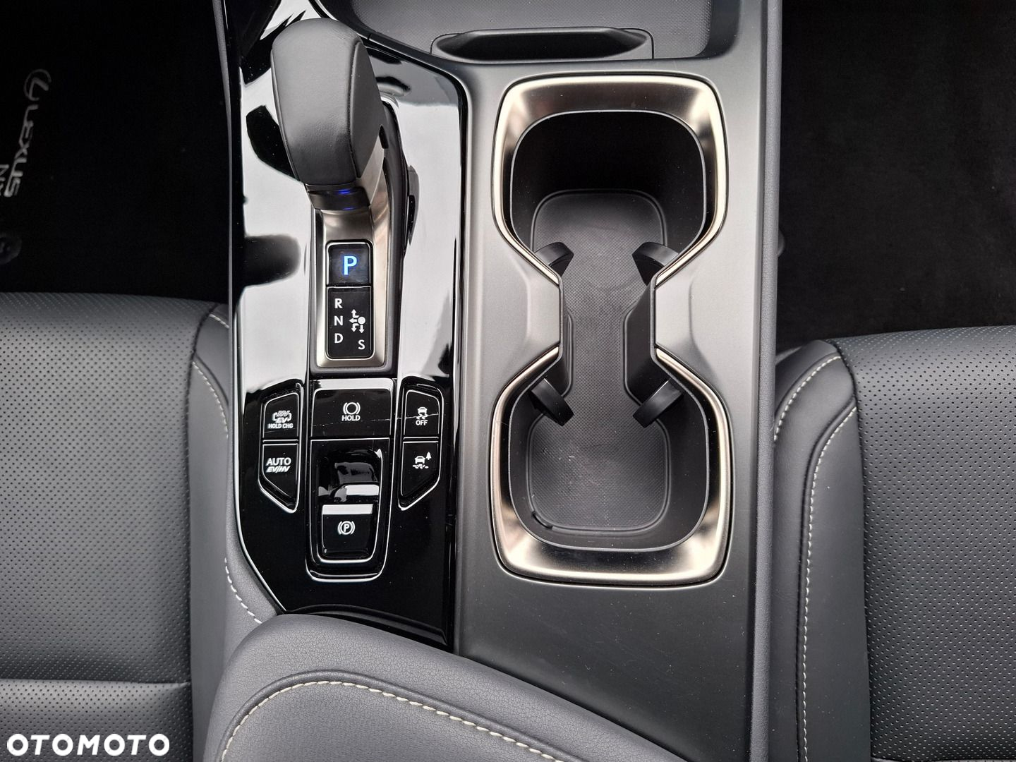 Lexus NX - 33