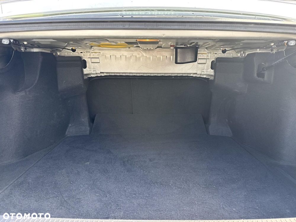 Toyota Camry 2.5 Hybrid Comfort CVT - 14