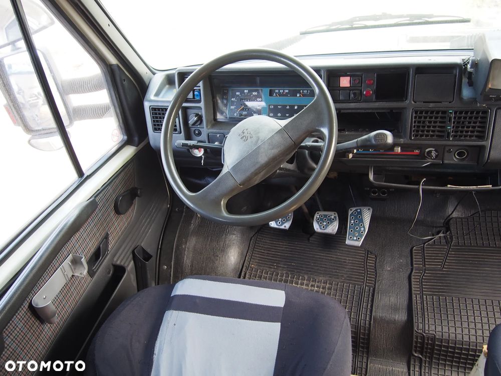 Peugeot J5 - 7