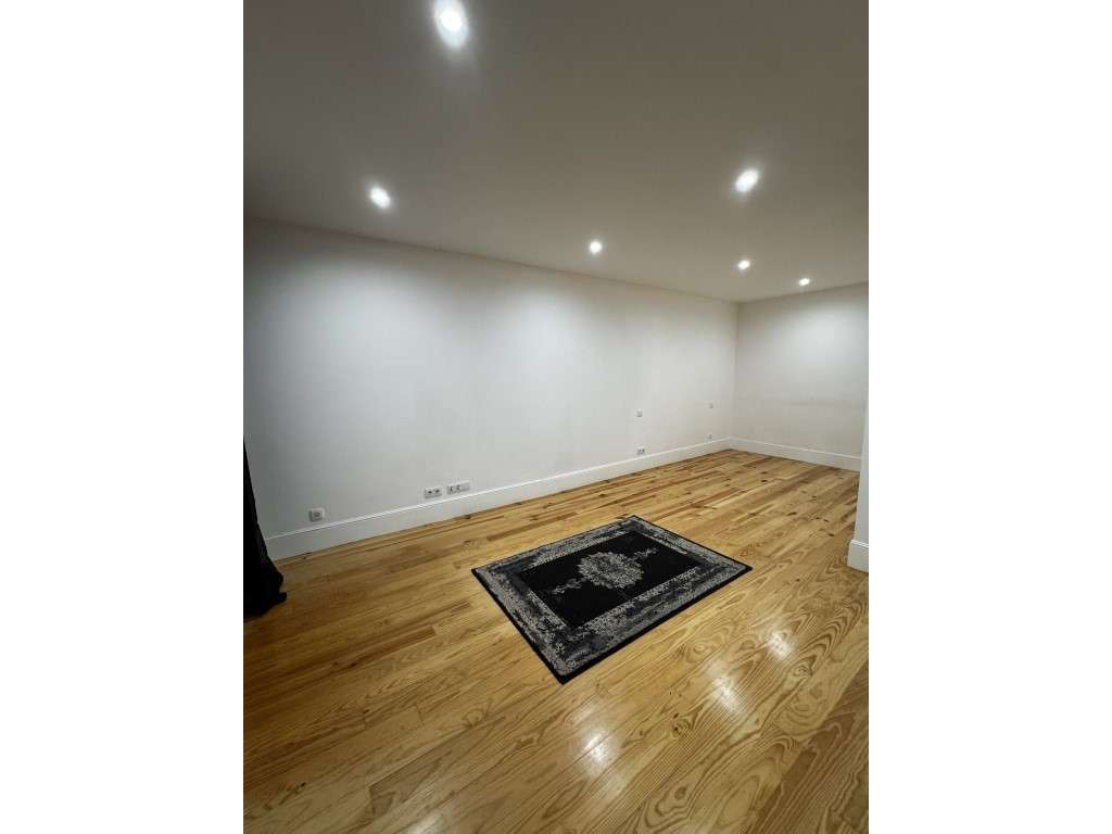 Apartamento T0 Porto - Junto ao Metro da Trindade - Grande imagem: 4/9