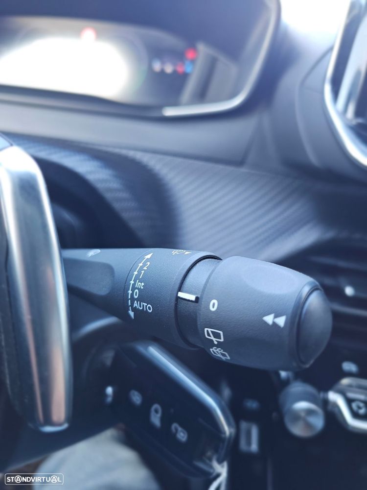 Peugeot 2008 1.2 Hybrid Allure e-DCS6 - 17