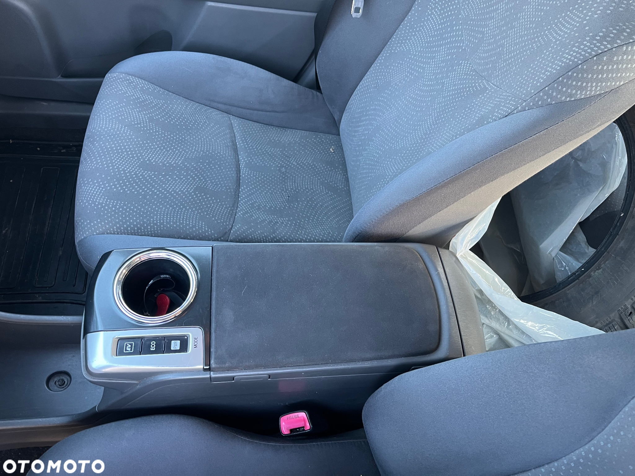 Toyota Prius+ (Hybrid) Comfort - 14