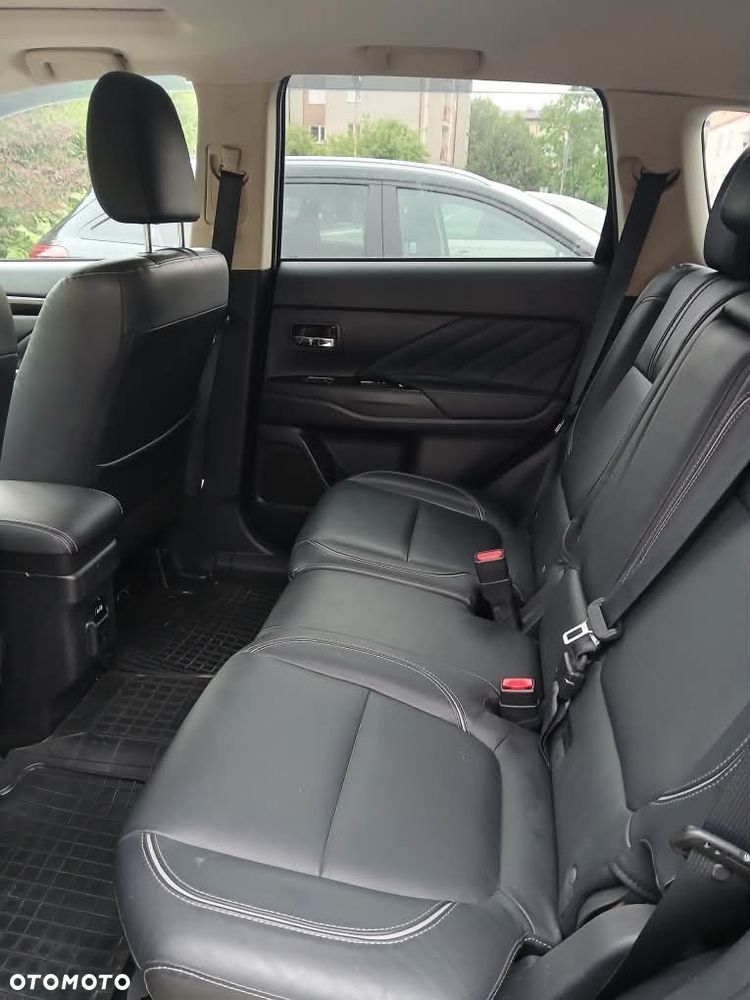 Mitsubishi Outlander - 8