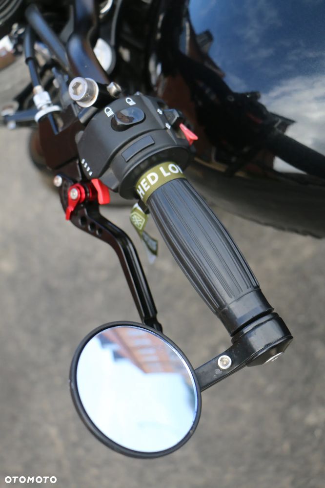 Triumph Bonneville - 18