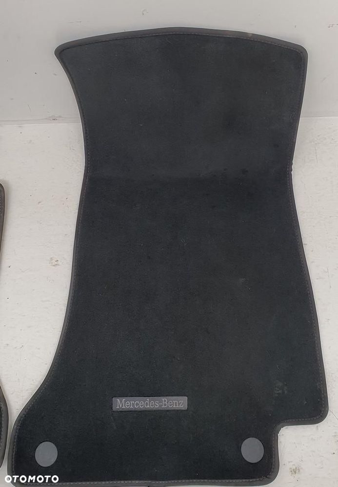 DYWANIKI CHODNICZKI WELUROWE MERCEDES W205 A2056800548 KOMPLET - 4