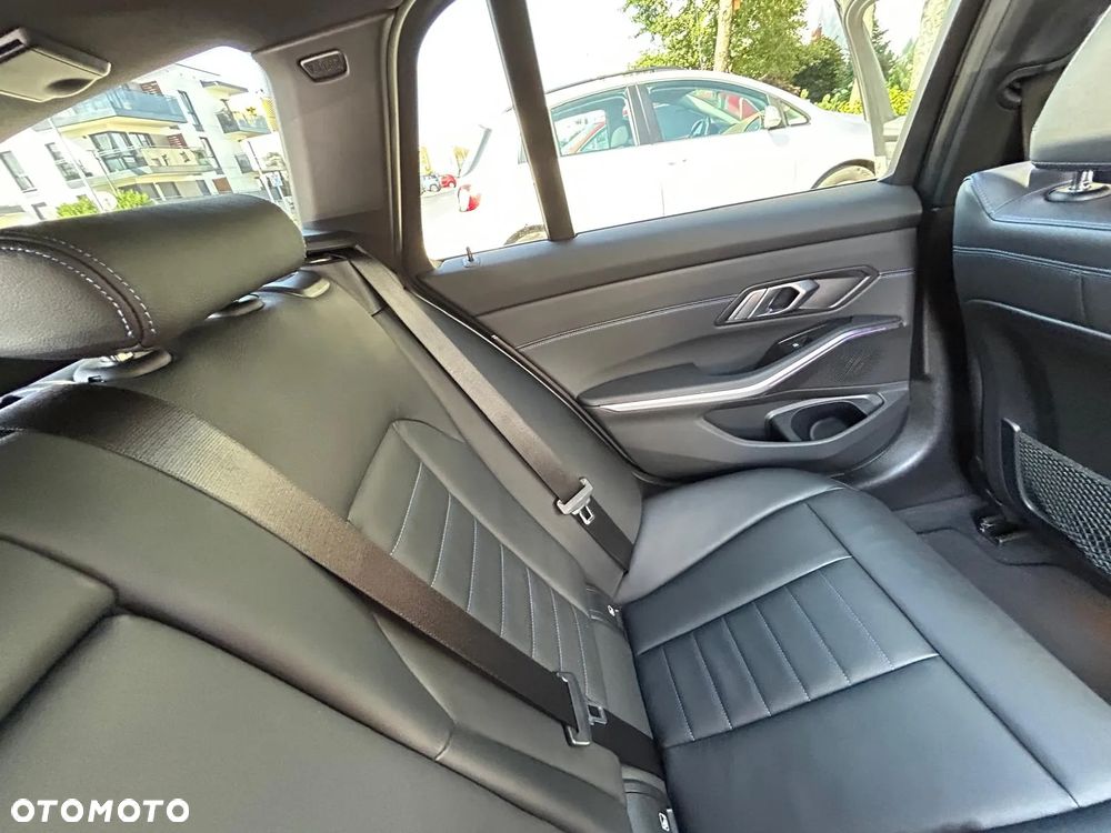 BMW Seria 3 320d xDrive M Sport - 26