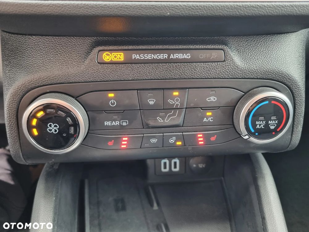Ford Focus 1.0 EcoBoost Titanium - 21