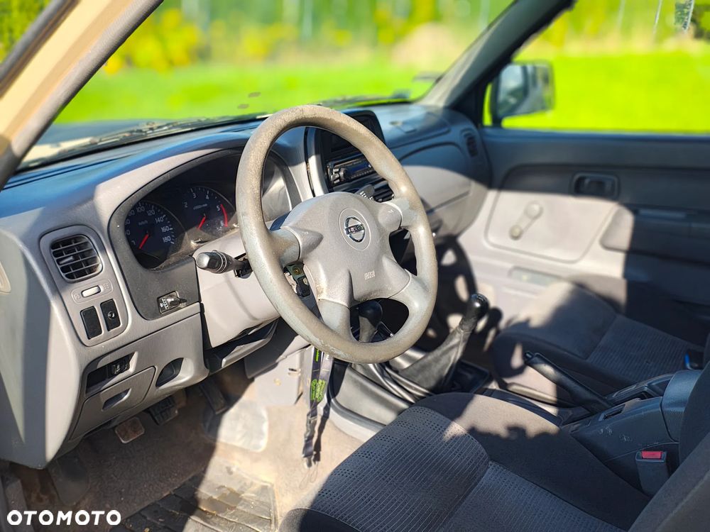 Nissan Pickup - 5