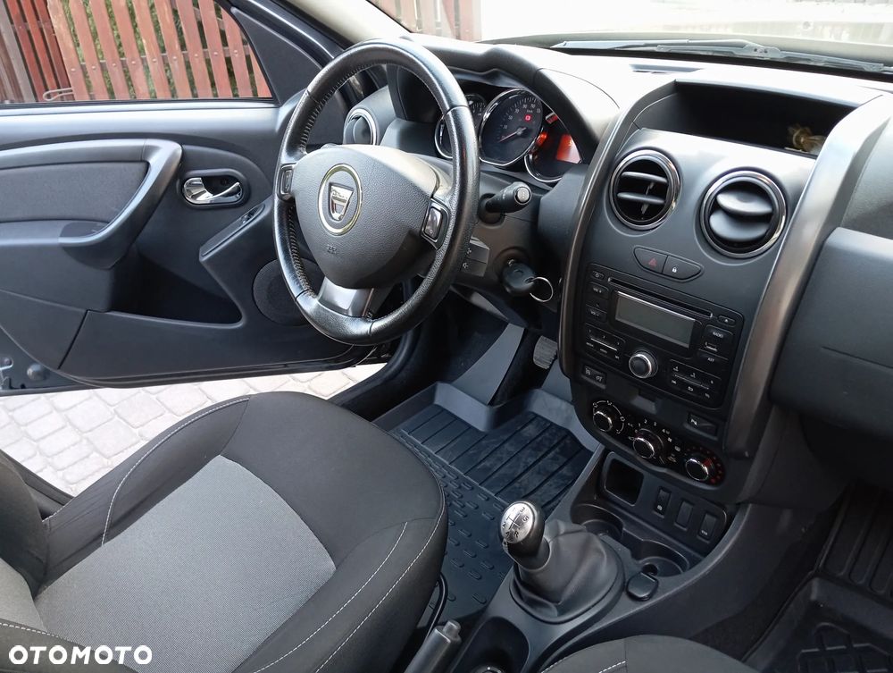 Dacia Duster 1.6 SCe Laureate S&S - 29