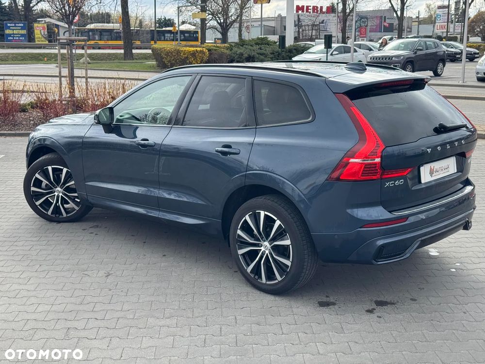Volvo XC 60 B5 D AWD Plus Dark - 4