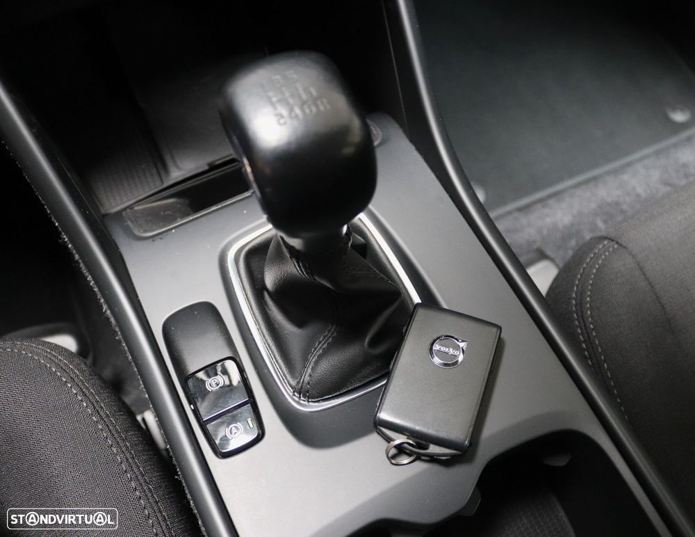 Volvo XC 40 1.5 T3 Momentum Tech Edition - 27