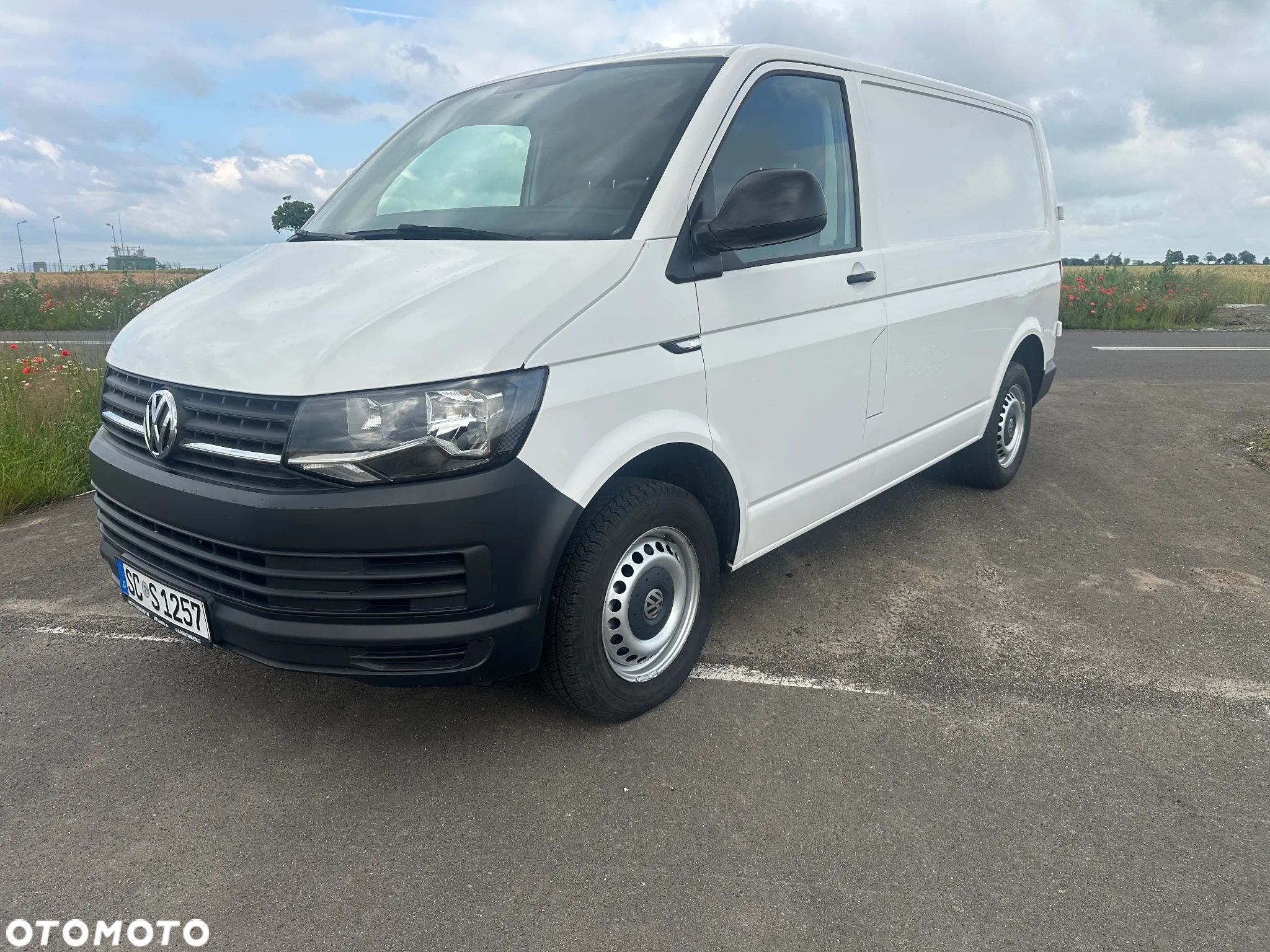 Volkswagen Transporter - 1