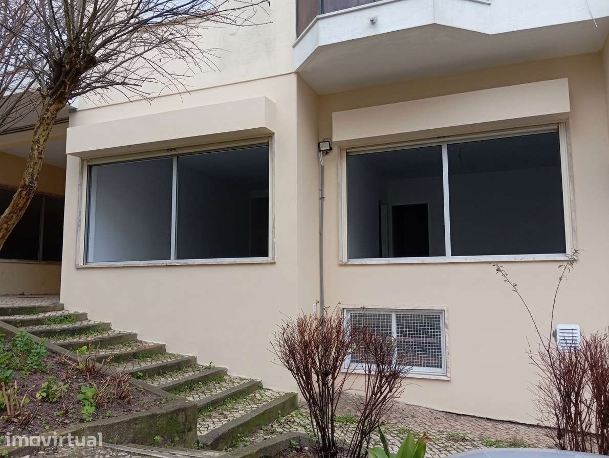 Arrenda-se Loja de 150 m2 , com dois andares na Amadora - Grande imagem: 3/3