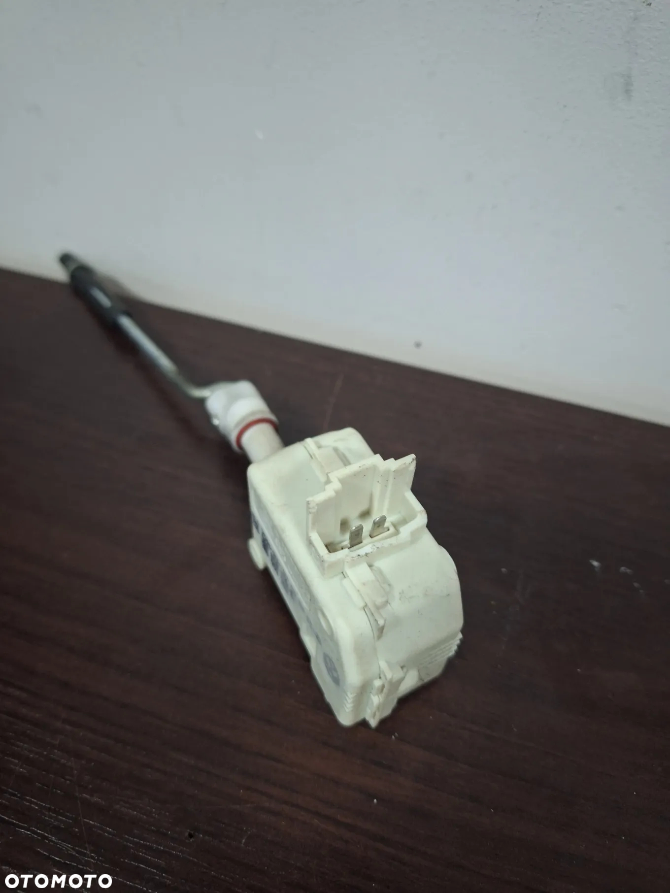 vw passat B5  siłownik zamek klapki wlewu paliwa 3b0/810773a    (110/13) - 2