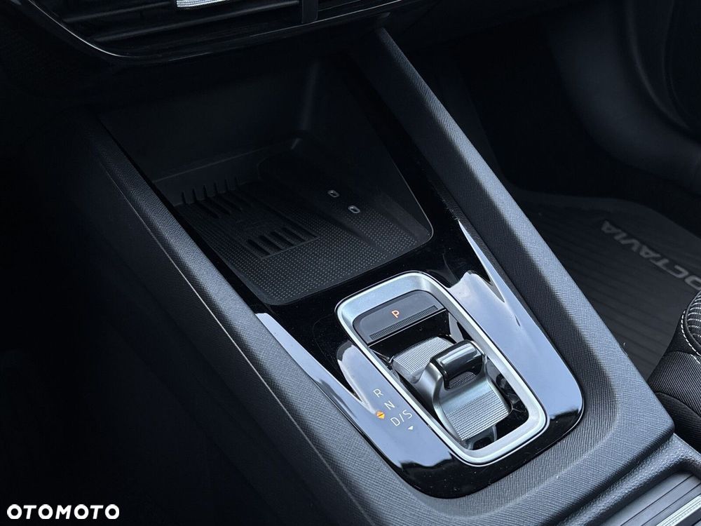 Skoda Octavia 1.5 TSI mHEV Selection DSG - 23