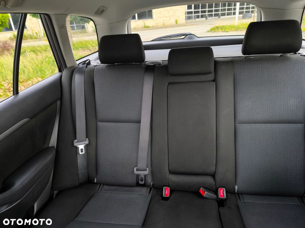 Toyota Avensis 2.0 D-4D - 28