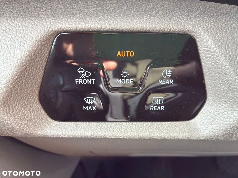 Volkswagen Multivan - 33