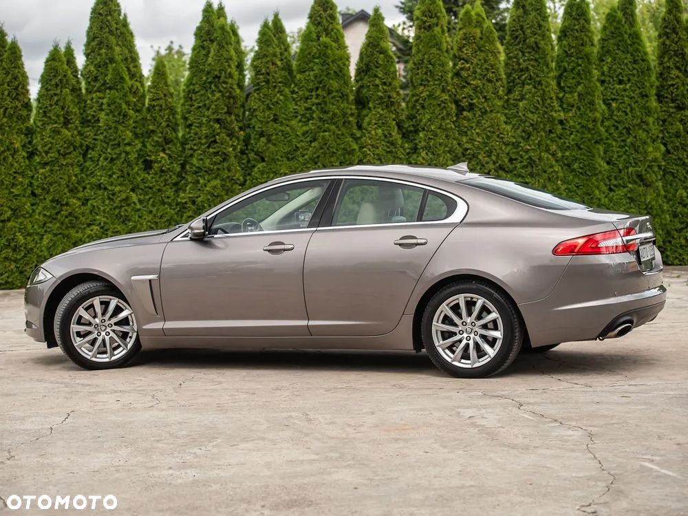 Jaguar XF - 10