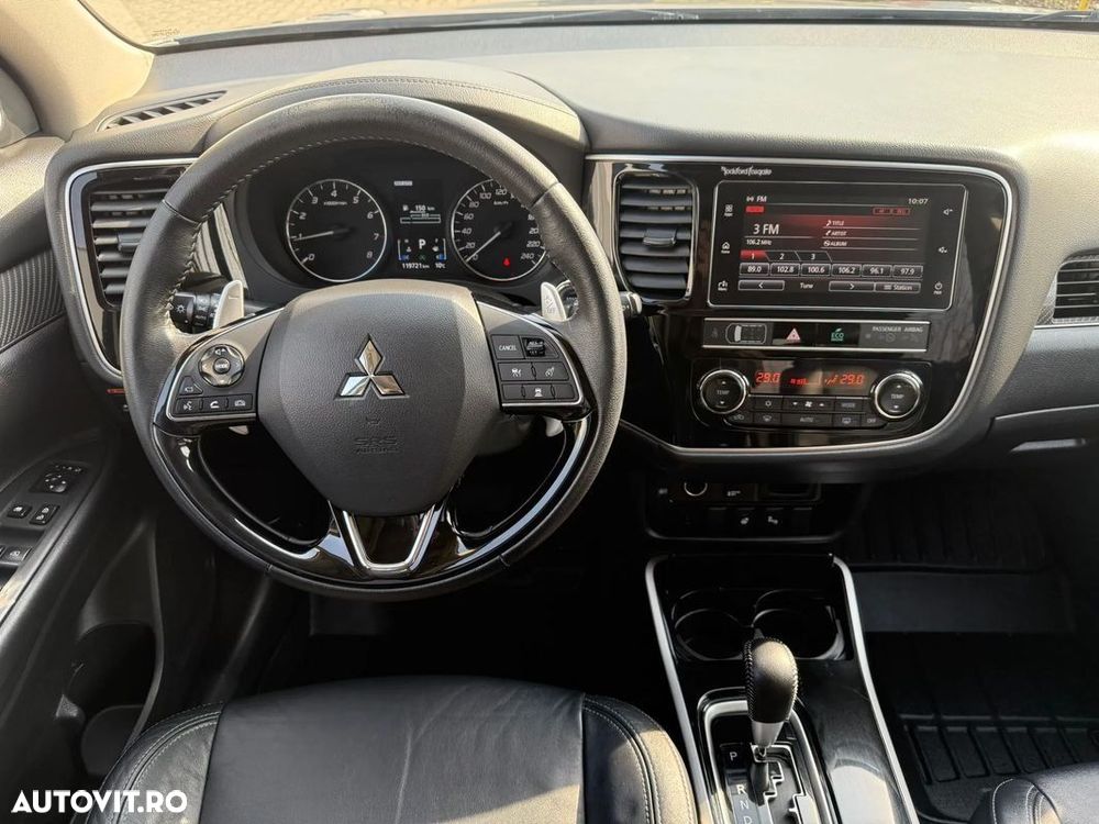 Mitsubishi Outlander - 14