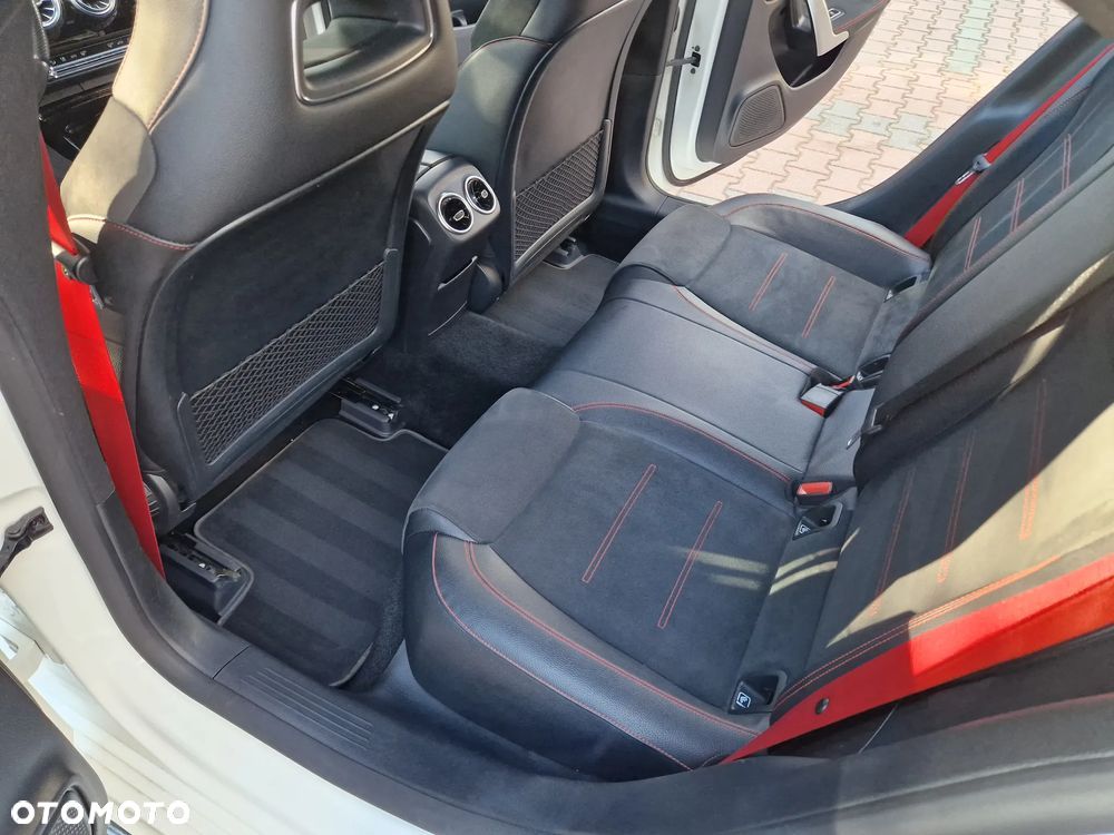 Mercedes-Benz CLA AMG 35 4-Matic 7G-DCT - 15