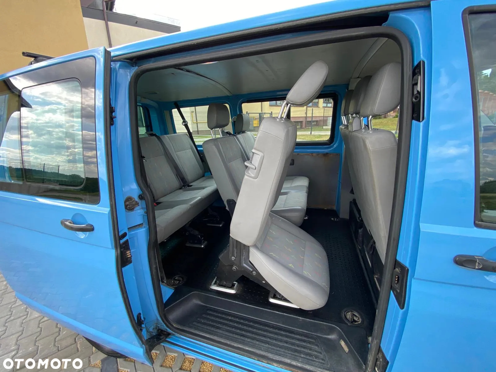 Volkswagen Caravelle - 14