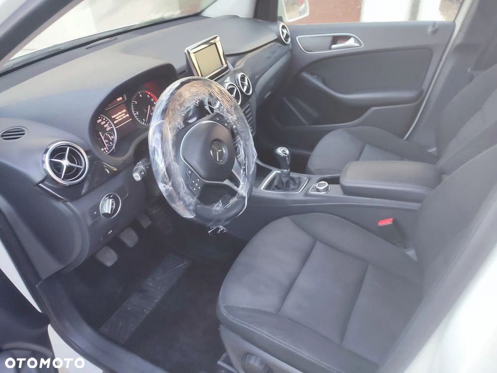 Mercedes-Benz Klasa B 180 d BlueEFFICIENCY Edition Style - 8