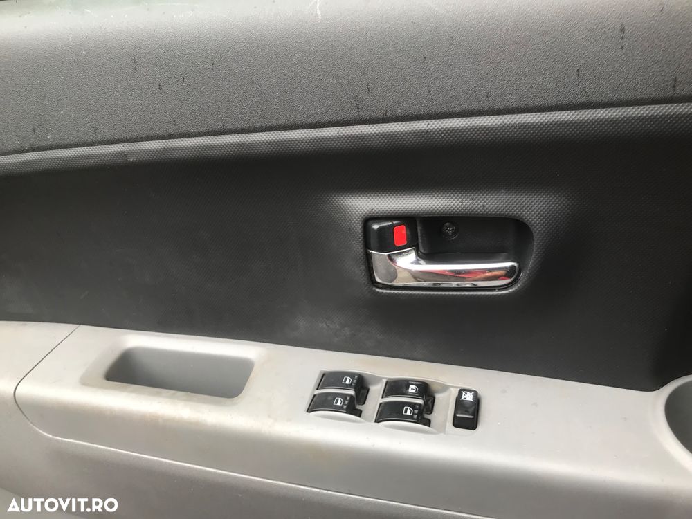 Daihatsu Sirion - 11